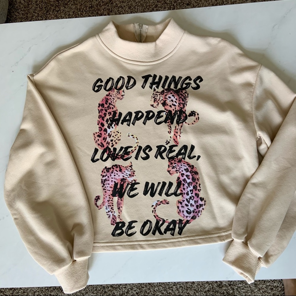 Boutique Cropped Graphic Sweatshirt | S